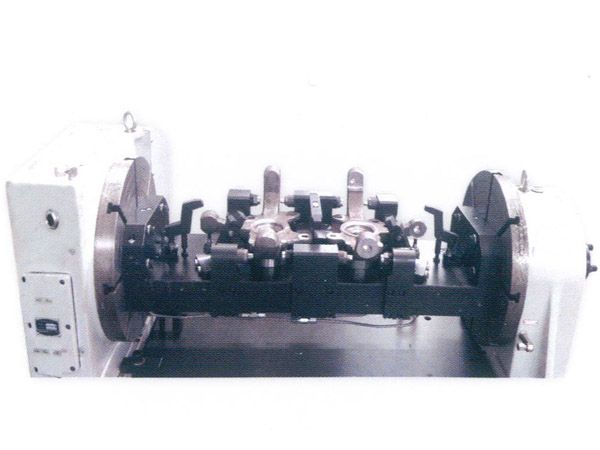 轉(zhuan)曏(xiang)節四(si)軸(zhou)液壓(ya)裌(jia)具