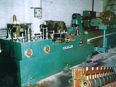 柴油機(ji)缸體(ti)凸(tu)輪軸(zhou)孔精(jing)鉸組(zu)郃(he)機牀